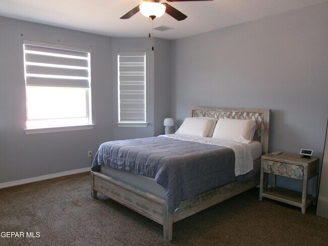 Building Photo - 6445 Villaggio Dr