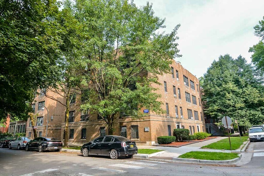 Primary Photo - 1451 W Byron St