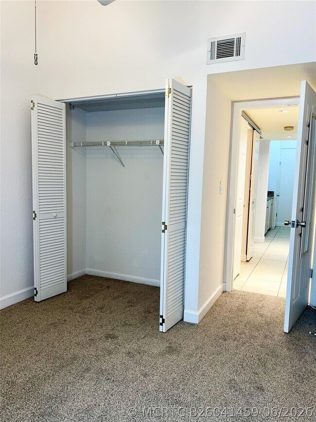Building Photo - 2850 N Oakland Forest Dr