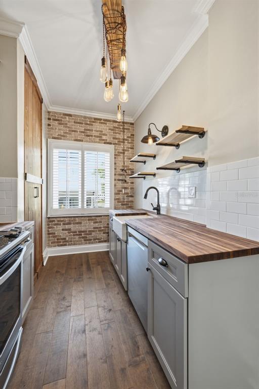 Building Photo - 2117 W Dekle Ave