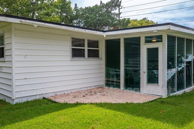 Building Photo - 3805 Anvers Blvd