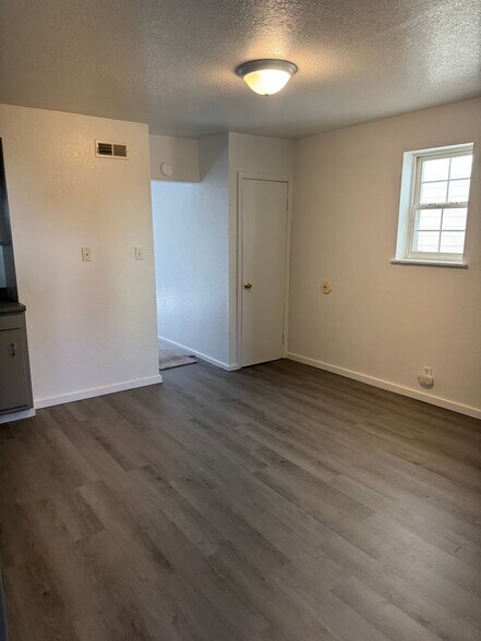 Building Photo - 313 Wagner Ave
