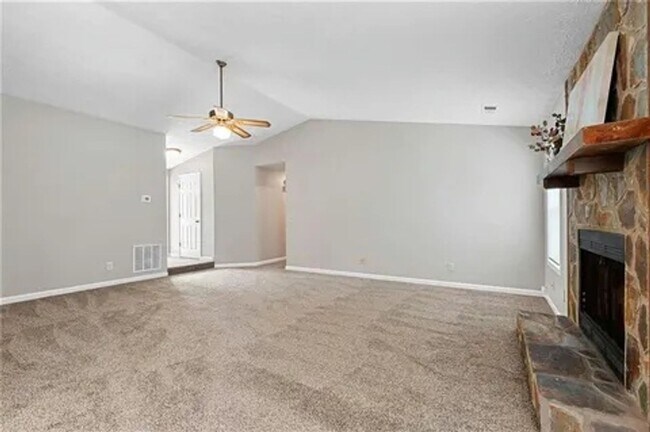 Building Photo - Charming 3BR House in Woodstock