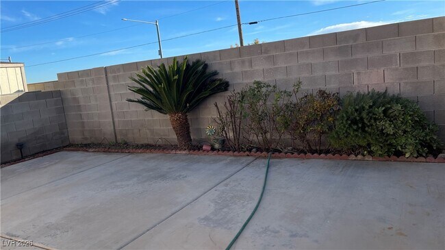 Building Photo - 8217 Broward Ln