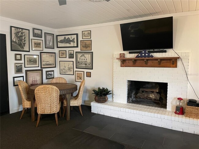 Building Photo - 879 S Terrace Dr