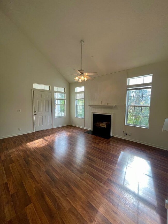 Building Photo - Beautiful 3-Bedroom Home in Prime Goodlettsville Location!