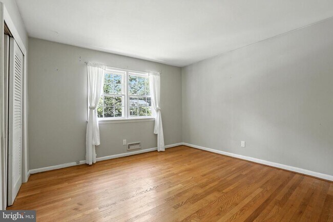 Building Photo - 9104 Hamilton Dr