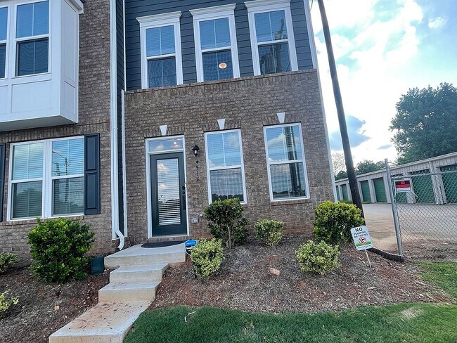 Primary Photo - 4916 Old Pineville Rd
