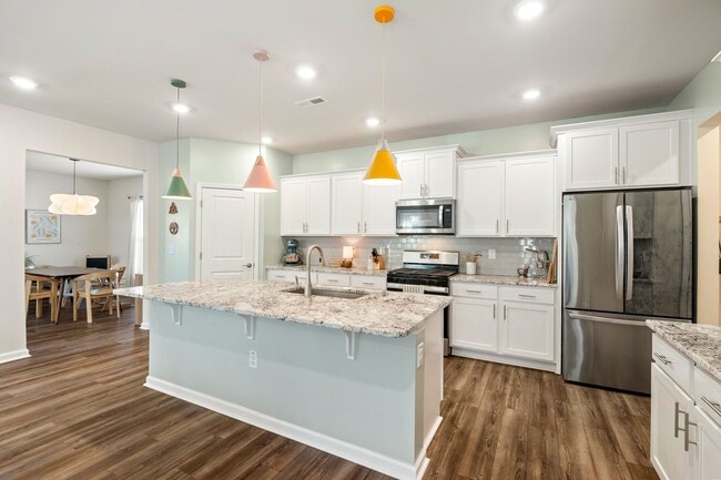 Building Photo - Gorgeous modern craftsman home in South Raleigh!