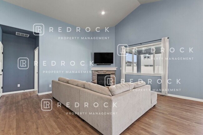 Building Photo - 1725 N Meyers Ct