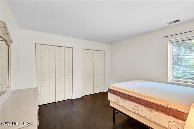 Building Photo - 44 Lake Ave