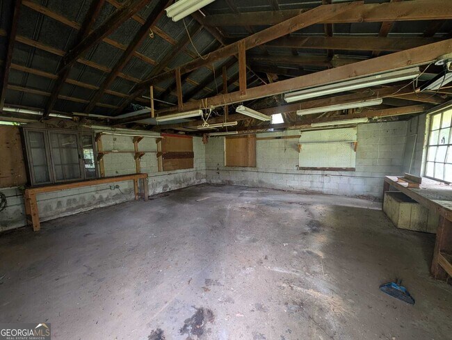 Building Photo - 218 Wallis St