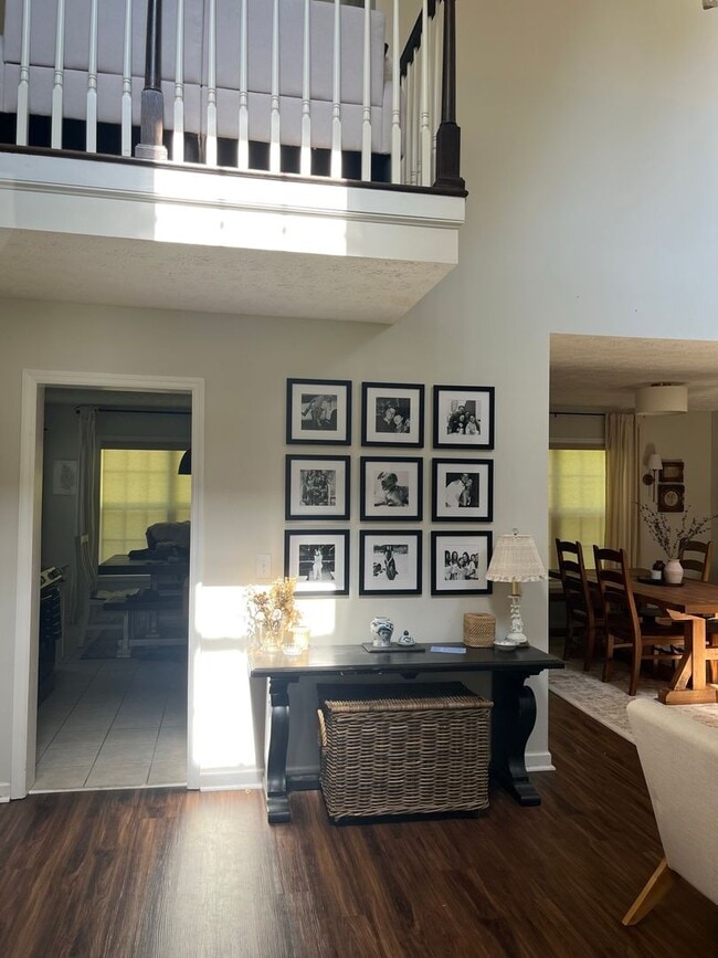 Building Photo - Single Family Home Close to AHS!