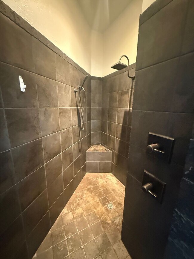 Building Photo - 3 bed plus office, Neighborhood amenities include a neighborhood pond, Pool and playground!