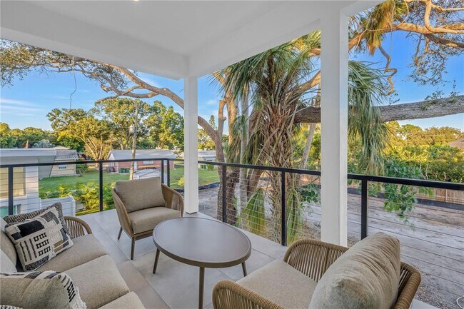 Building Photo - 2065 Goldenrod St