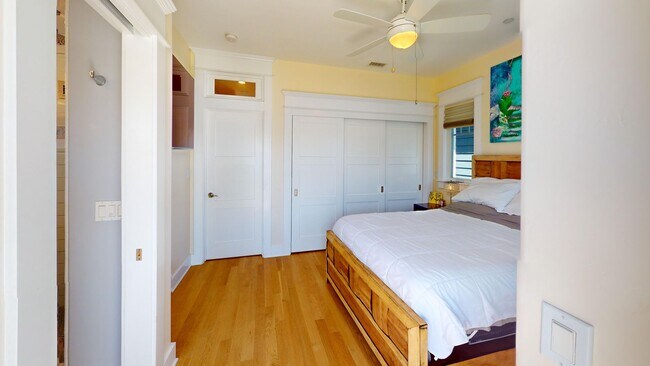 Building Photo - Spacious 3 Bed Coronado Home Available Unf...