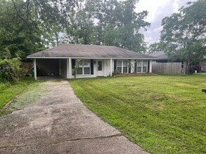 Building Photo - 350 E Pecan St