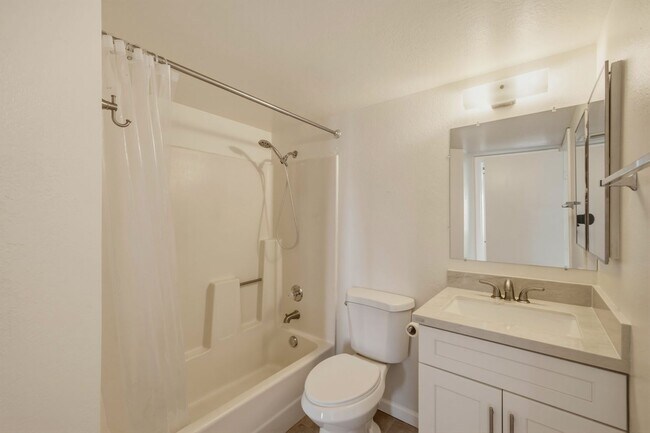 Building Photo - 45 N Phyllis-208