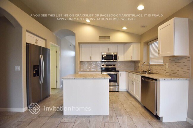 Building Photo - 16005 W Latham St