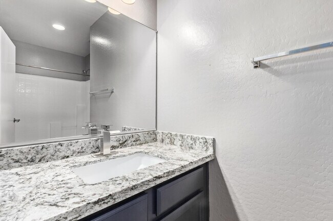 Building Photo - 1368 S 232nd Ave