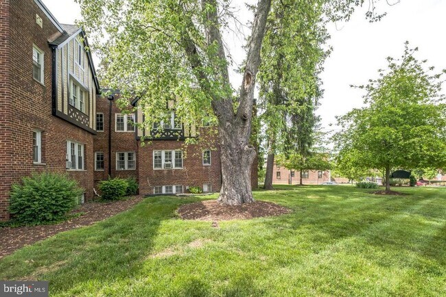 Building Photo - 208 Farragut St NW