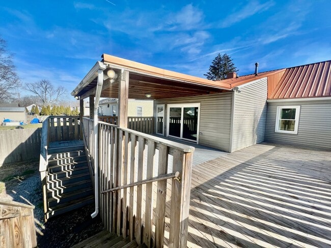 Building Photo - Move-In Ready 3-Bedroom Home with Modern Kitchen & Private Outdoor Oasis