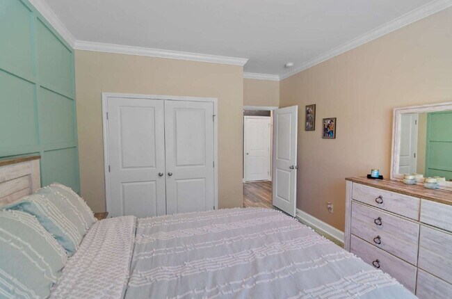 Building Photo - Spacious 4-Bedroom Sanctuary with 3 Full Baths in Hampstead – Your Dream Home Awaits! No pets all...