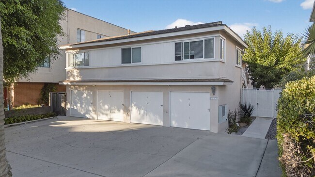 Building Photo - 2325 E 2nd Street/2322-2328 E Broadway