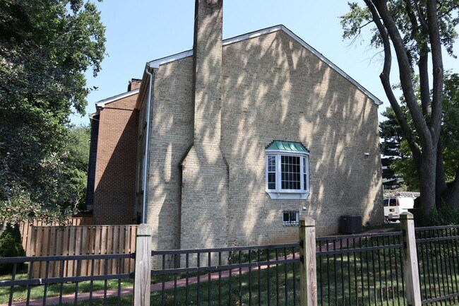 Building Photo - 10951 Amherst Ave