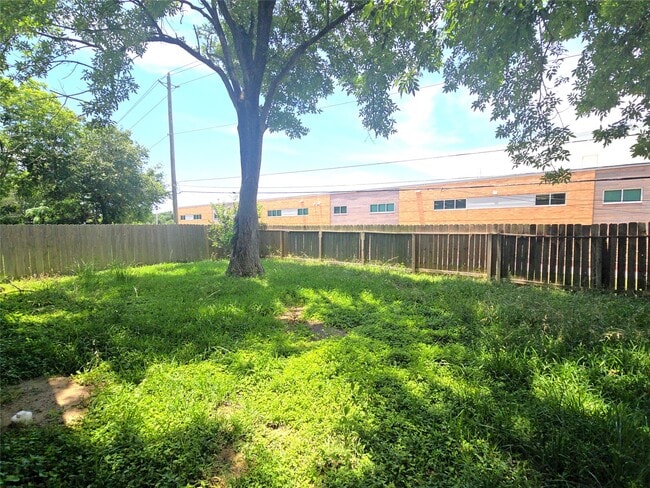 Building Photo - 3906 Postwood Dr