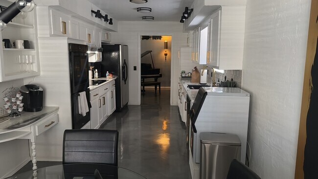 Building Photo - 6501 Westrock Dr