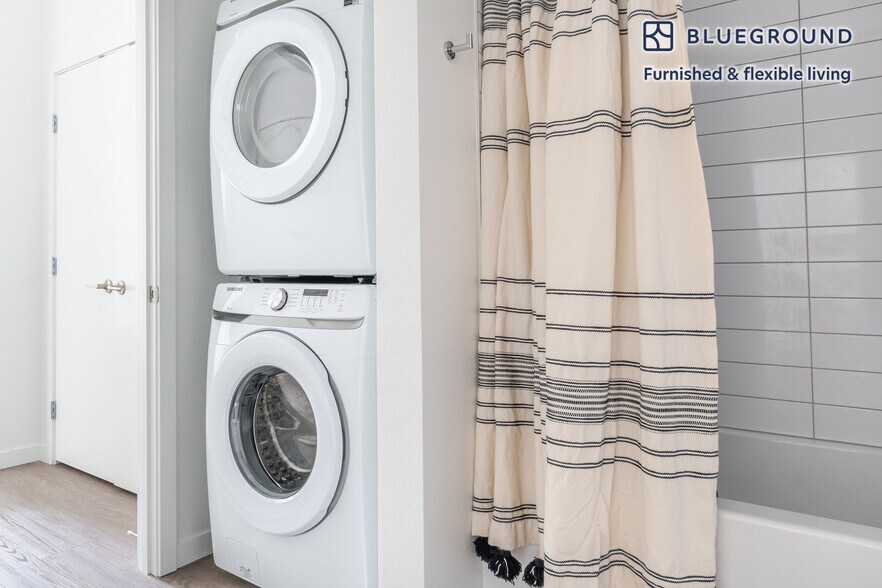 Building Photo - 17675 NE 69th Ct