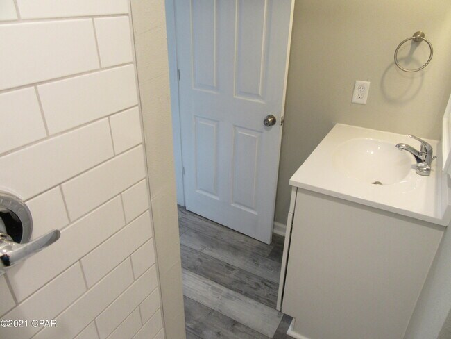 Building Photo - 9823 Clarence St