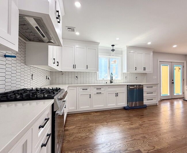 Building Photo - 40 E Pasadena Pl