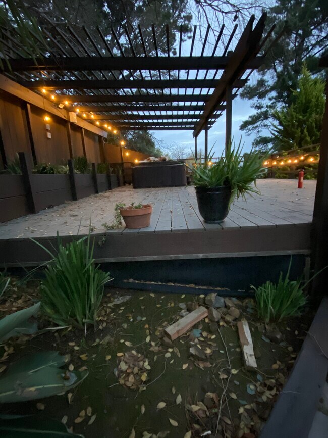 Building Photo - 266 Humboldt Rd