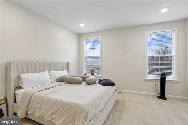 Building Photo - 10800 Blanton Wy