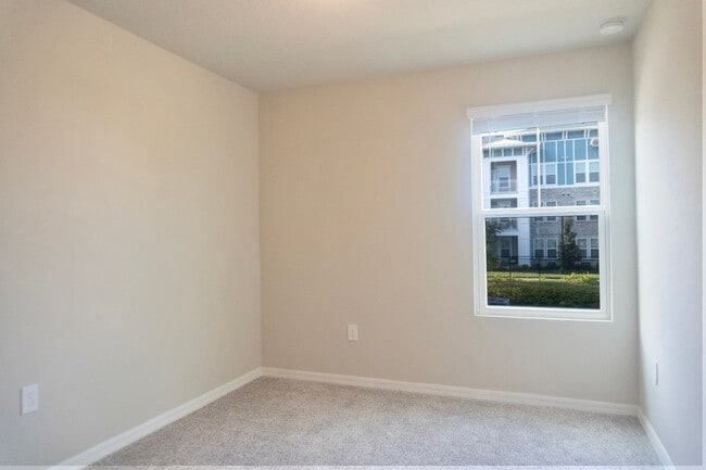 Building Photo - 561 Legacy Lp