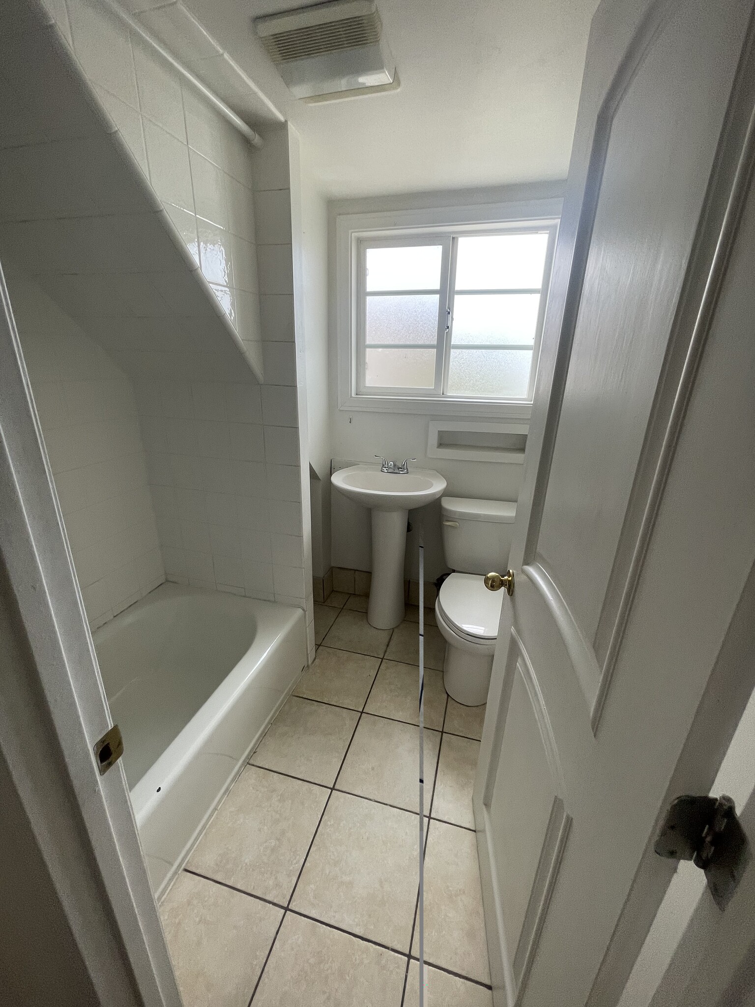 Building Photo - 1131 E Whiting Ave