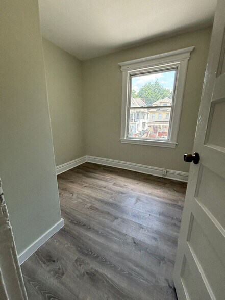 15 Davis Ave 2 - 17 Davis Ave