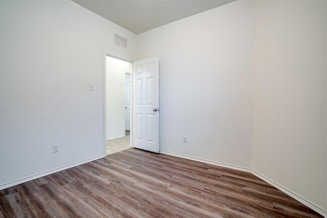 Building Photo - 217 La Dera Dr