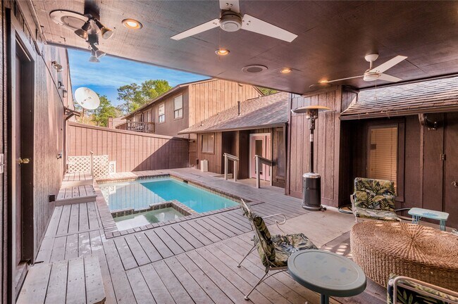 Building Photo - 514 Hickory Dr