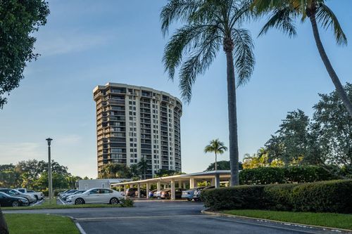 Building Photo - 2480 Presidential Way