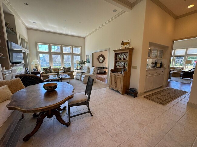 Building Photo - 4bd/4ba Kirkland House