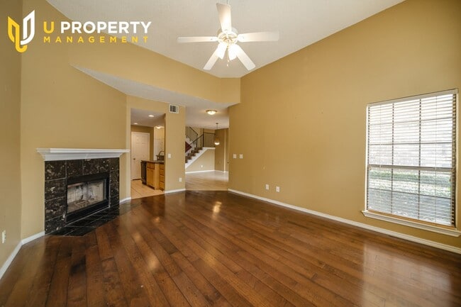 Building Photo - Sweet townhome in the heart of Plano