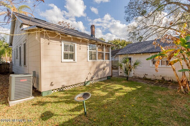 Building Photo - 1072 Brown St