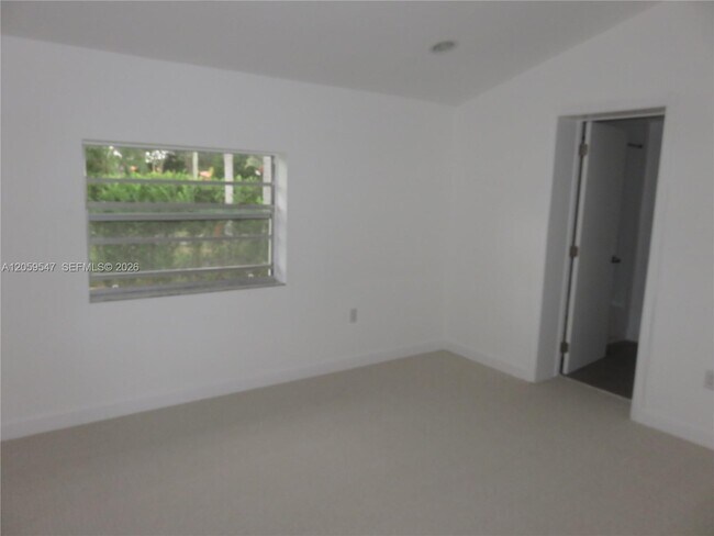Building Photo - 5801 SW 28th St