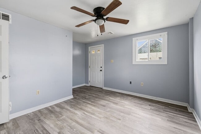 Building Photo - Newly Renovated 2 bedroom home in Carnegie available now!