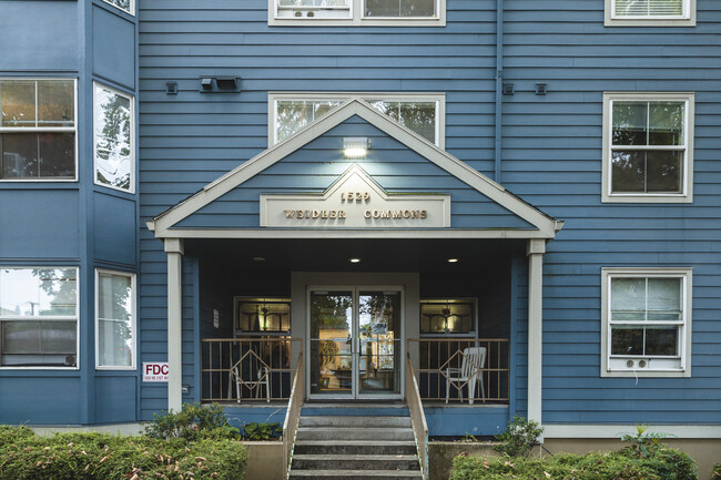 Weidler Commons - Entrance - Weidler Commons