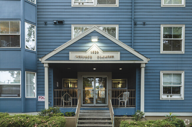 Weidler Commons - Entrance - Weidler Commons