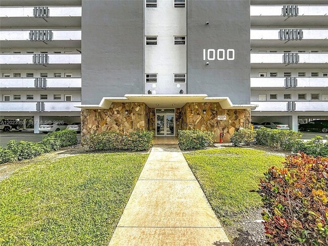 Building Photo - 1000 NE 14th Ave